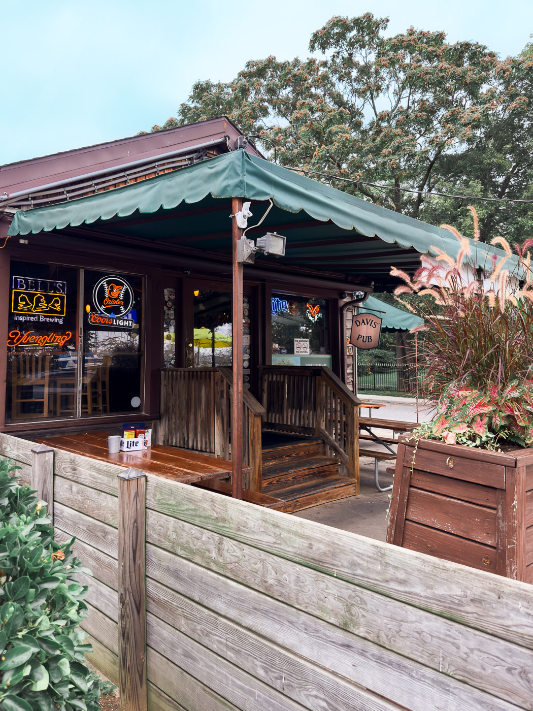 9 Must-Do Activities for the Perfect Weekend in Annapolis, Maryland: Front entrance of Davis' Pub in Annapolis, Maryland